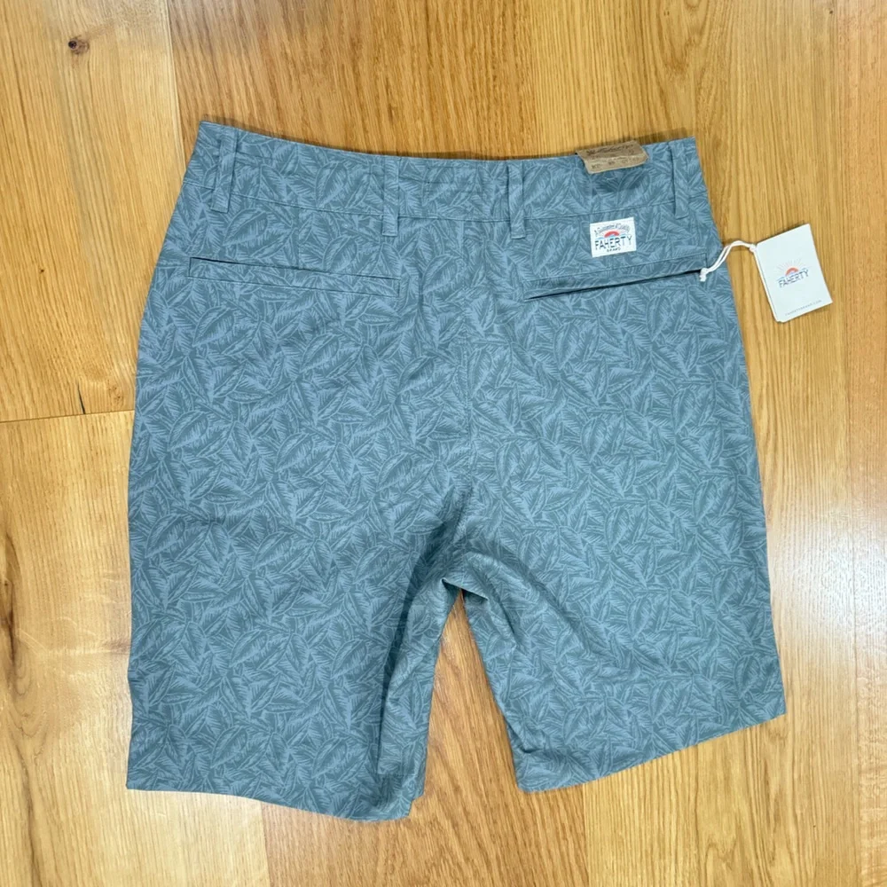 Faherty Men’s All day short size 28 in green leafy print NWT